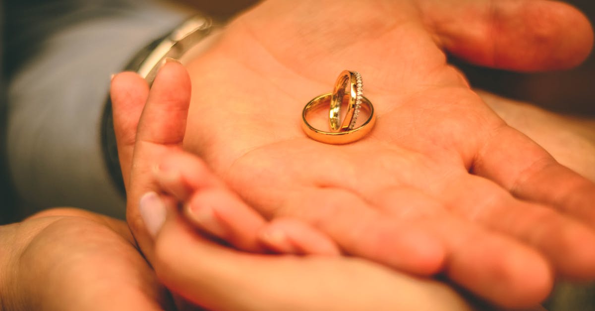 How to Incorporate Family Heirlooms into Your Diamond Wedding Ring